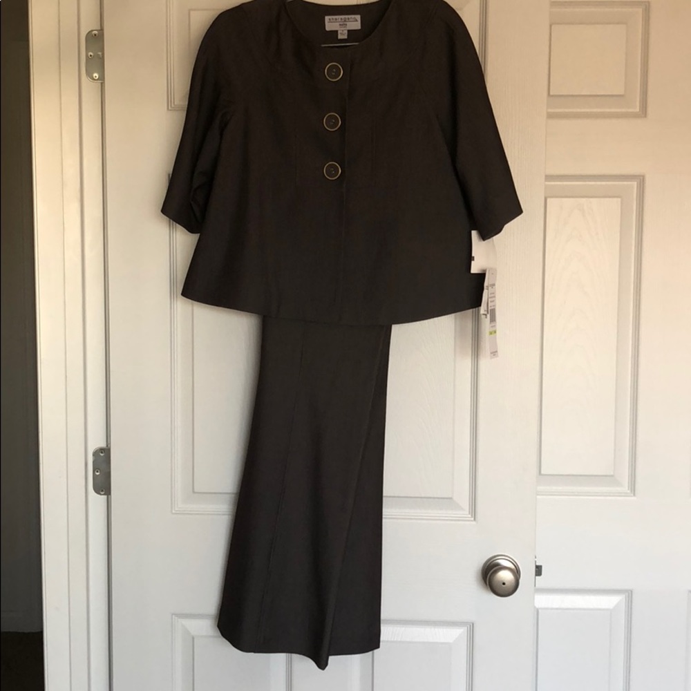 NWT women’s Sharagano pants suit